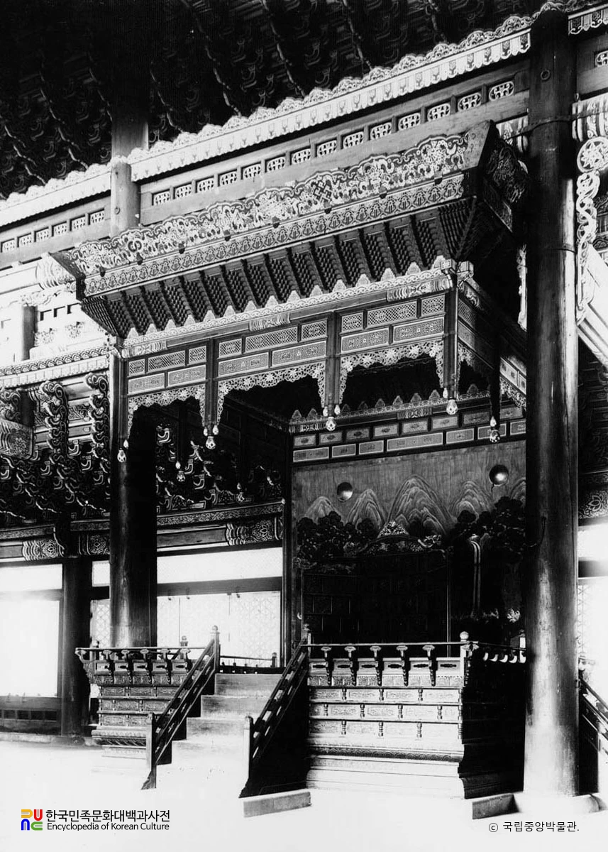서울 종로 경복궁 근정전 어좌