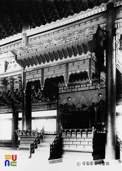 서울 종로 경복궁 근정전 어좌