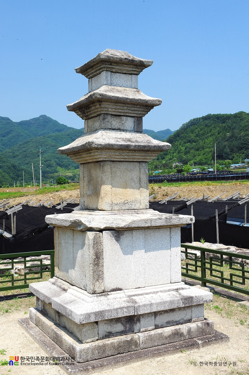 상동리 삼층석탑