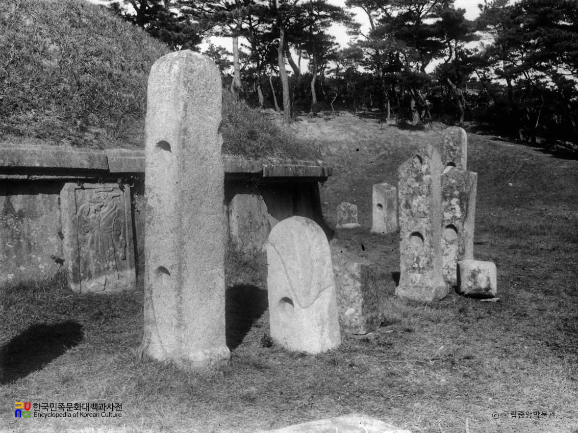 경주 김유신묘 석난간