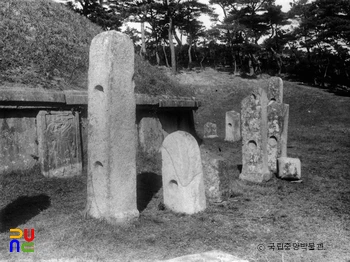 경주 김유신묘 석난간