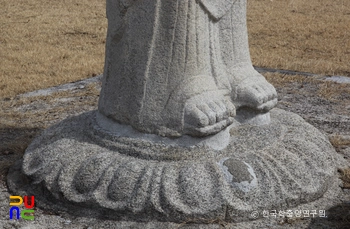 거창 양평리 석조여래입상의 대좌