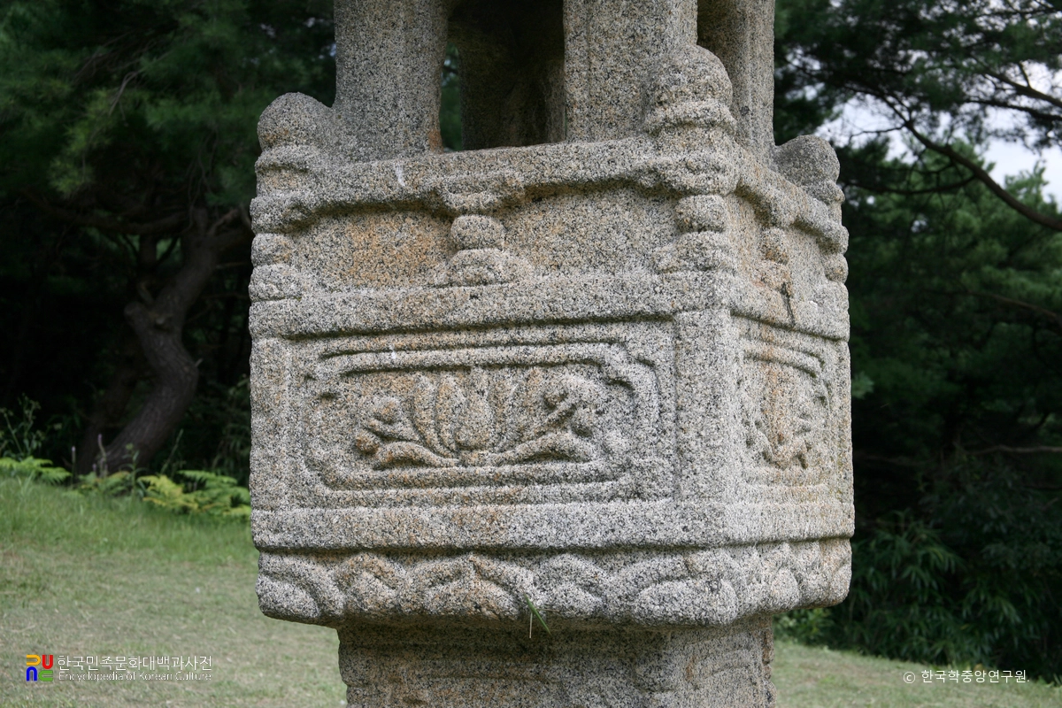 구례 윤문효공 묘전석등 및 석비 / 석등