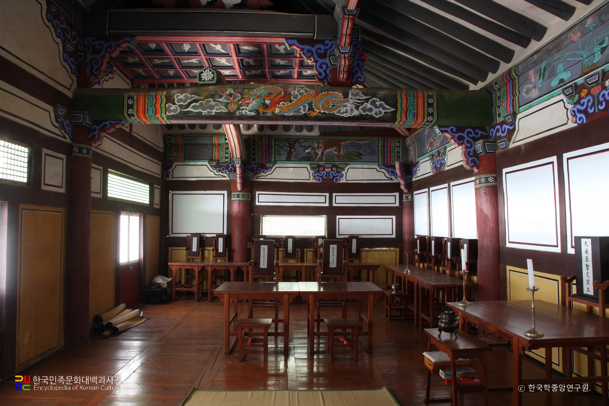 진주 진주향교 중 대성전 내부