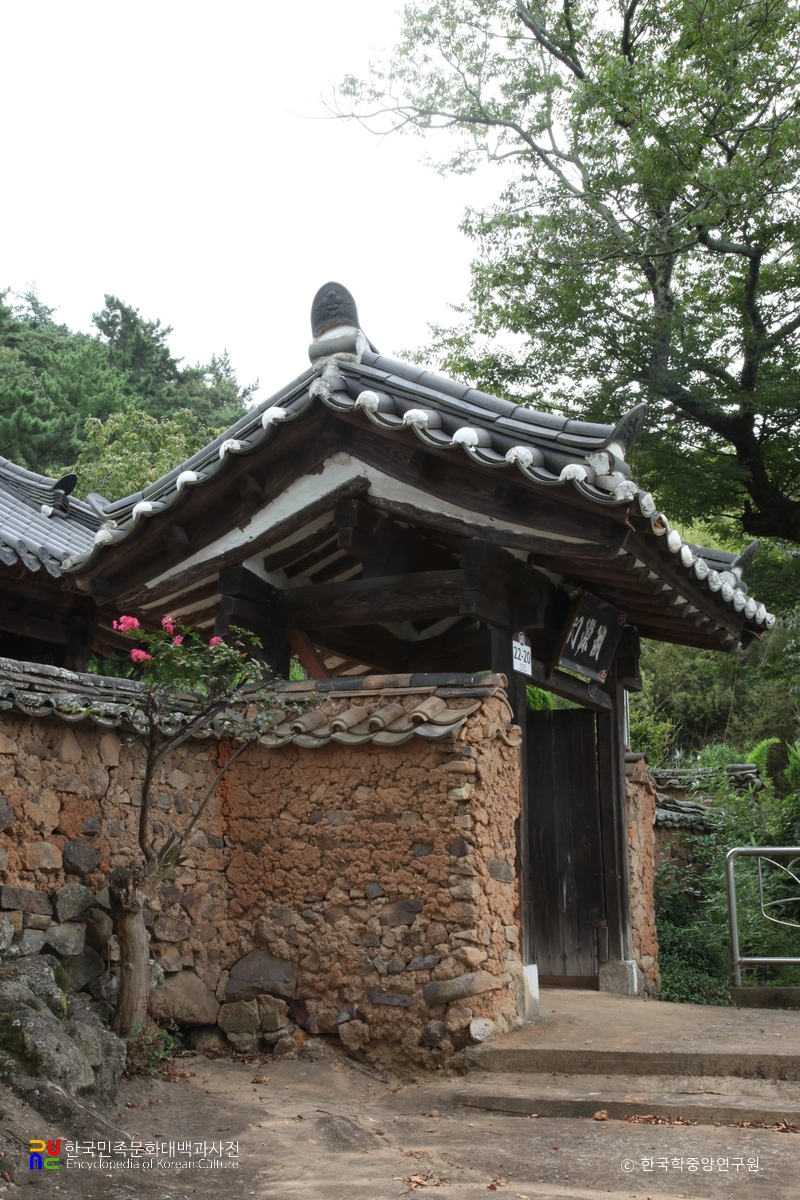 함안 검암리 동산정 중 소원문 좌측면