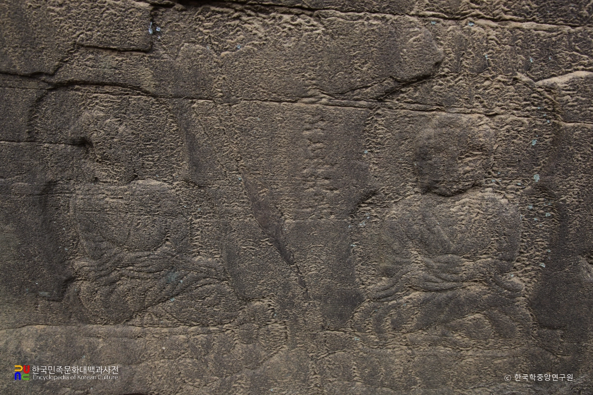 산청도전리마애불군상