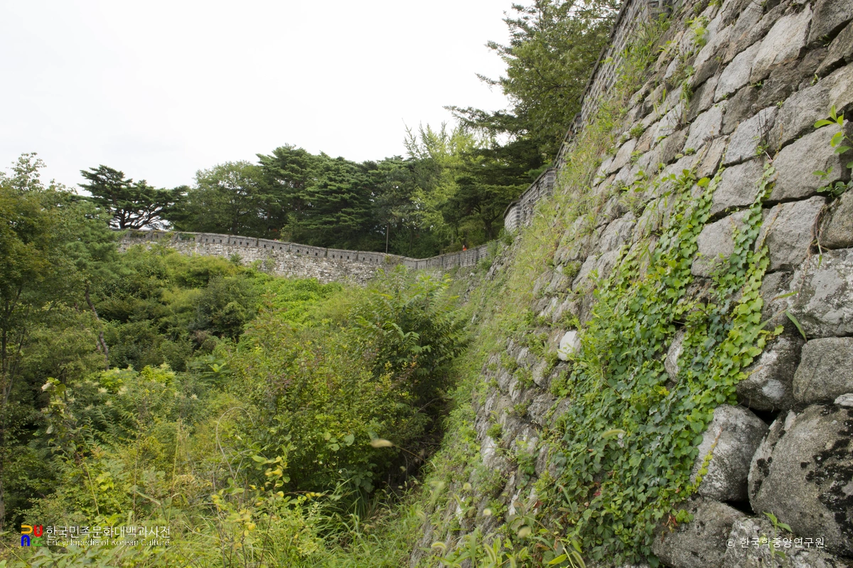경기도 광주 남한산성 성벽