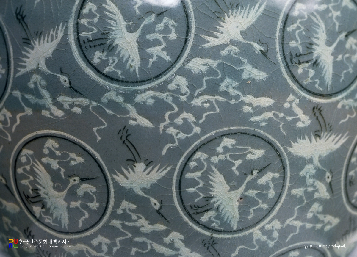 청자 상감운학문 매병 부분