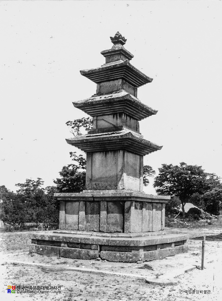 경주 불국사 삼층석탑 우측면