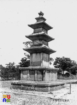 경주 불국사 삼층석탑 우측면