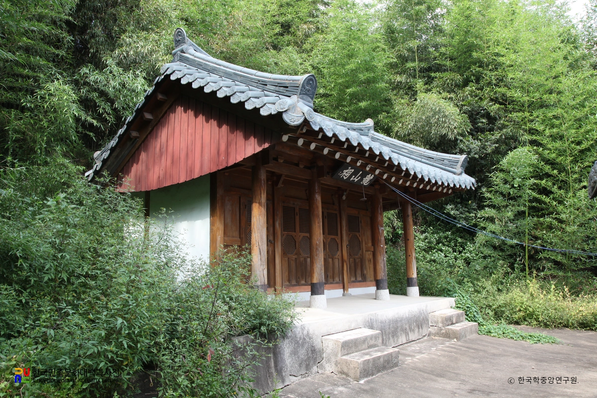 함안 상봉서원 중 용산사 좌측면
