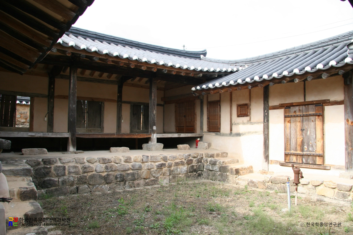 예천 청주정씨 재실