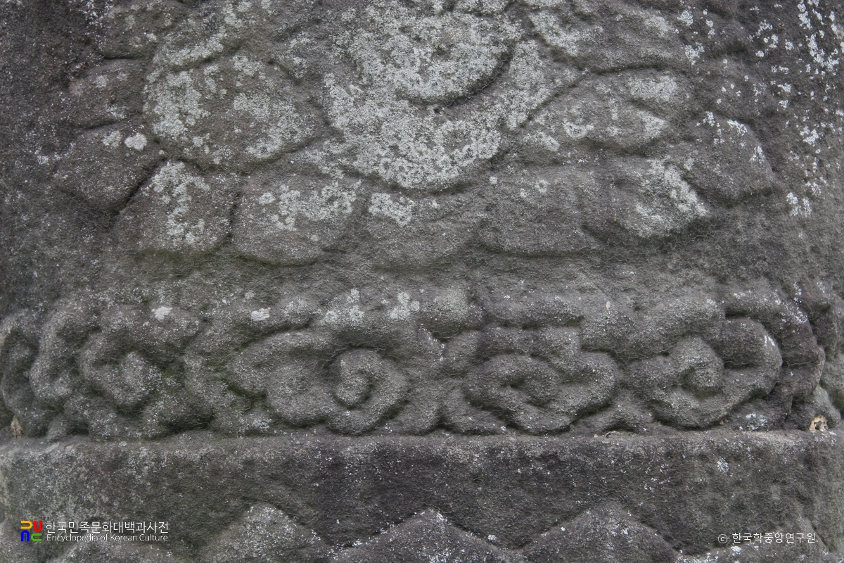 선산 궁기동 석불상 / 뒷면