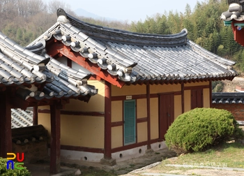 함양 함양향교 중 제기고 좌측면