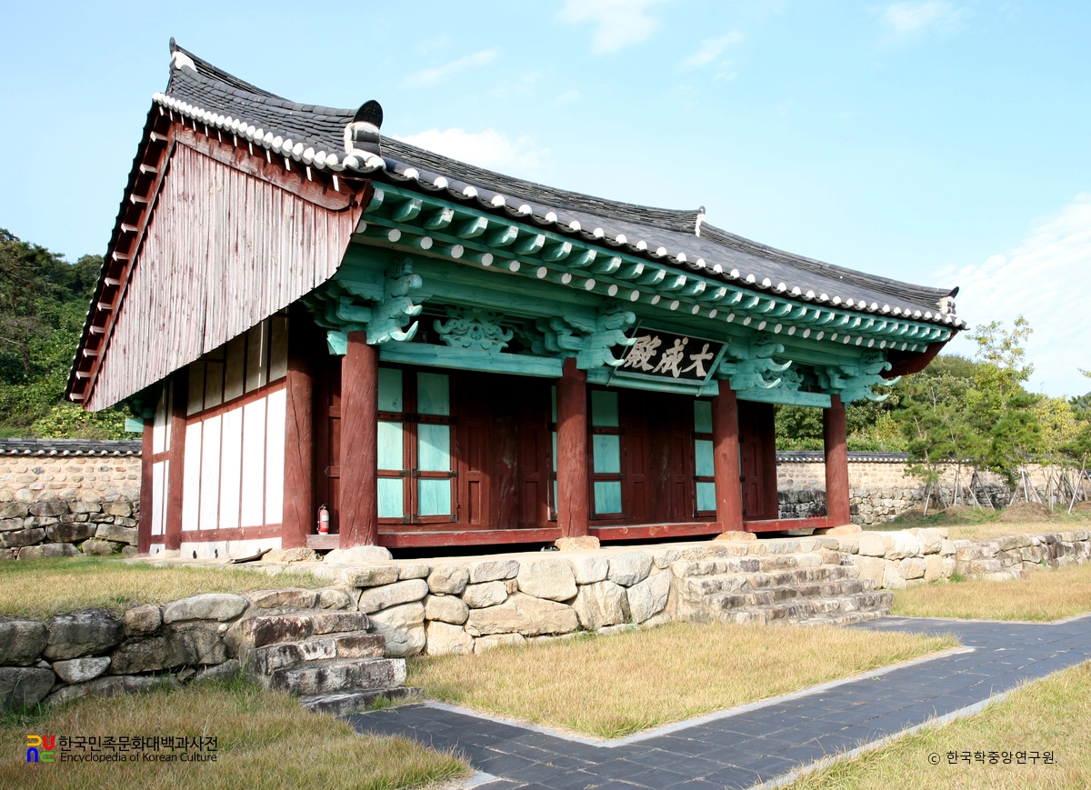 진안 용담향교 대성전 정측면