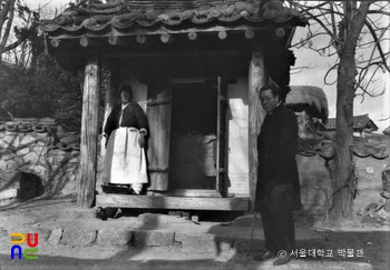 서울 소재 신당 정면
