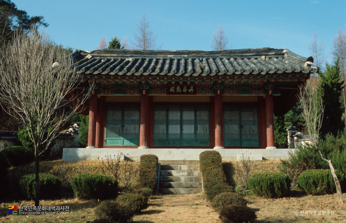 단재 신채호 사당 및 묘소 / 사당