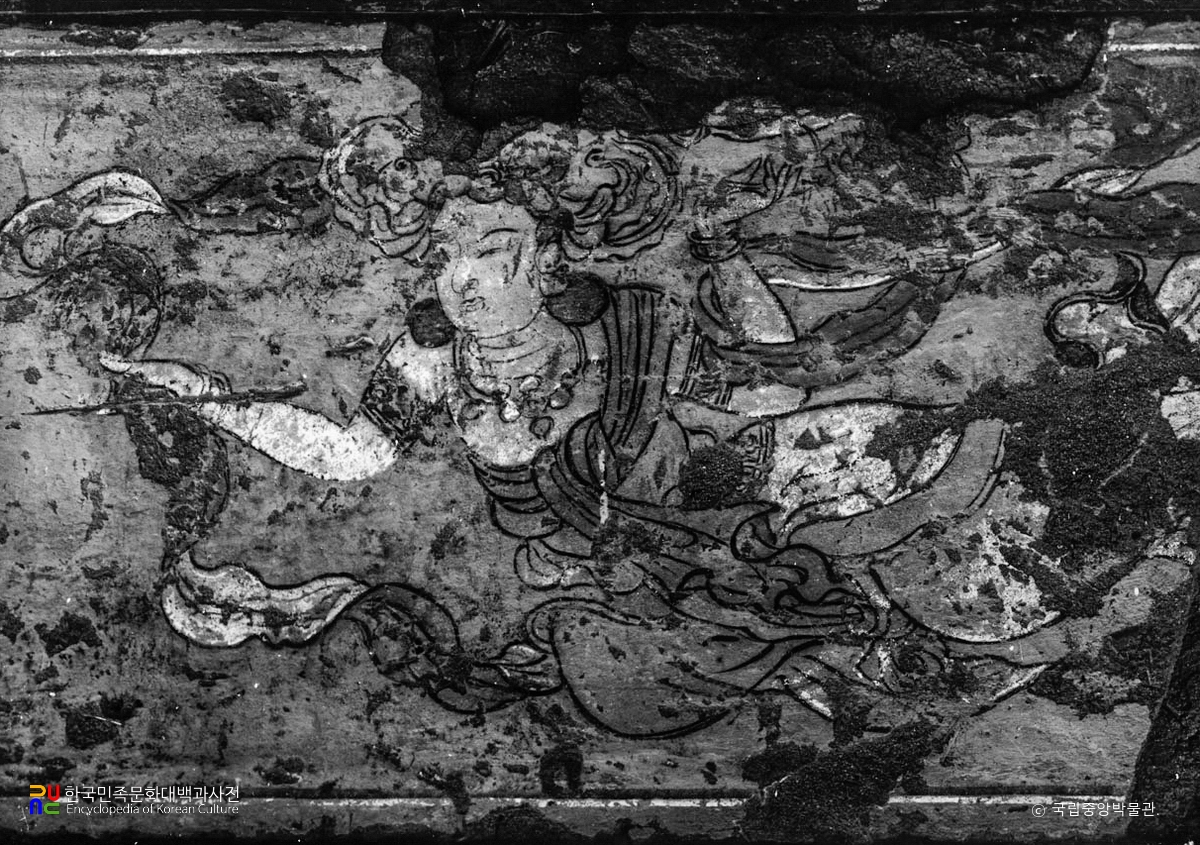 예산 수덕사 대웅전 포벽 비천