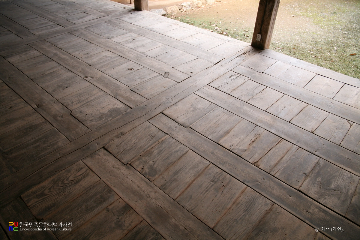 화성 정시영 고택 내 우물마루