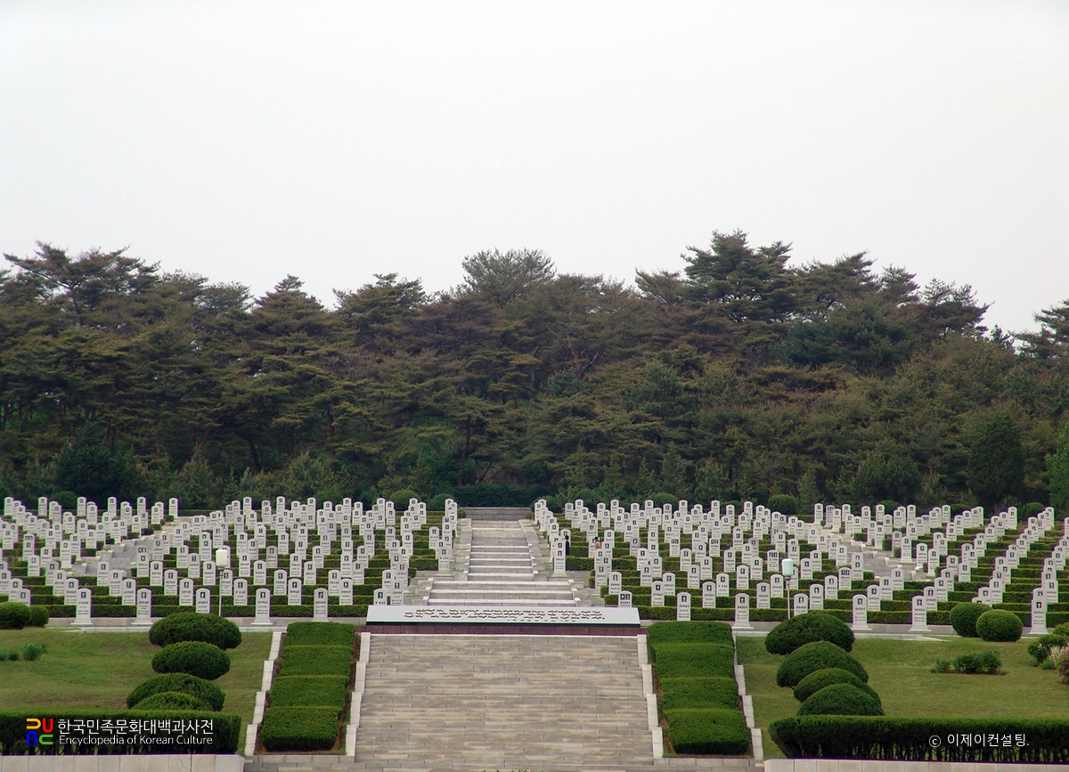 신미리 애국열사릉
