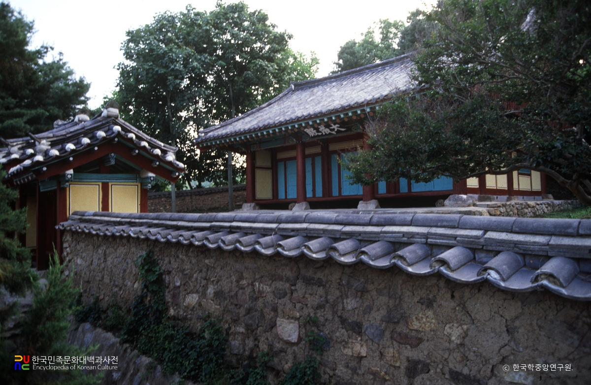 영동향교 대성전 정측면