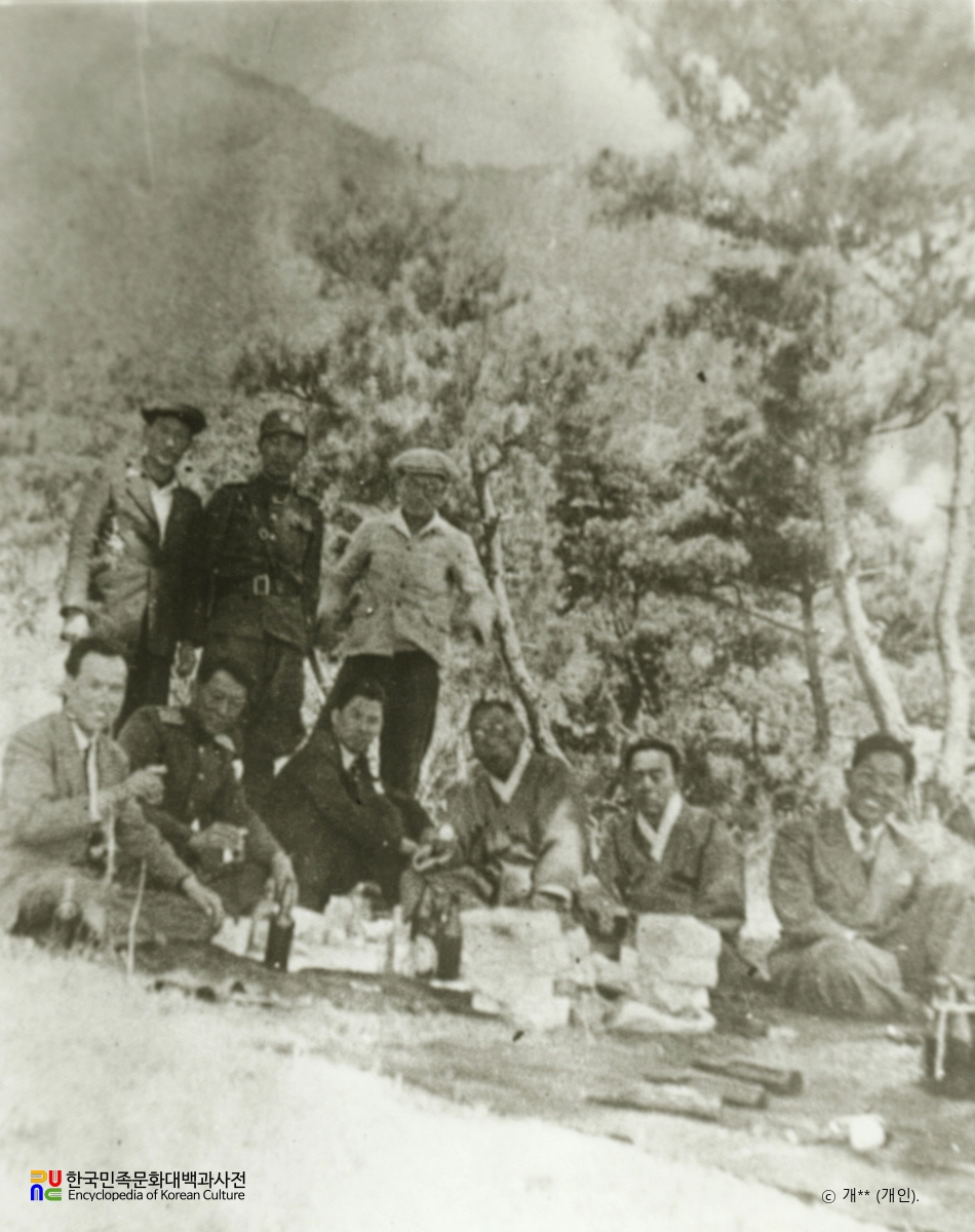 1948년 남북협상을 위해 평양으로 가는 김구 일행