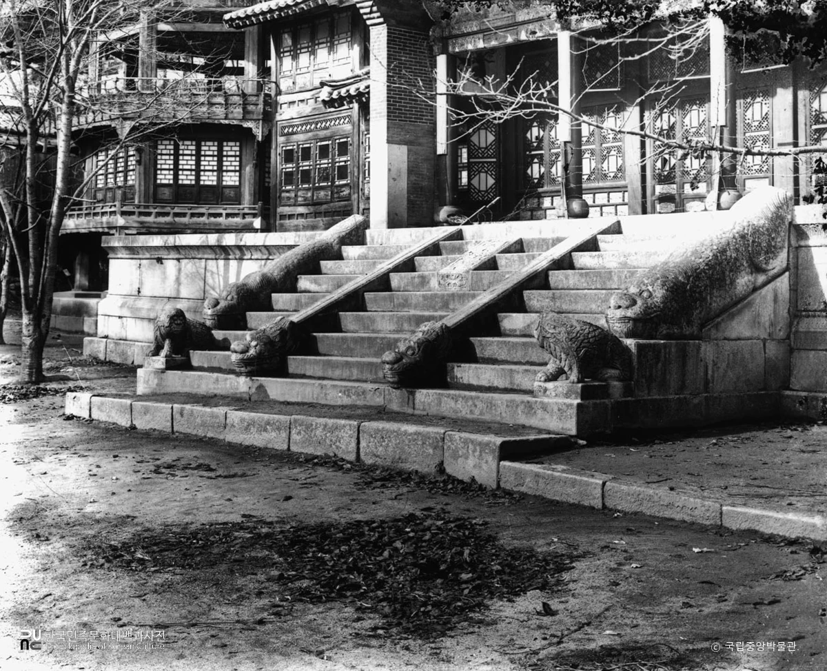 서울 경복궁 집옥재 정면 석계