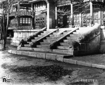 서울 경복궁 집옥재 정면 석계