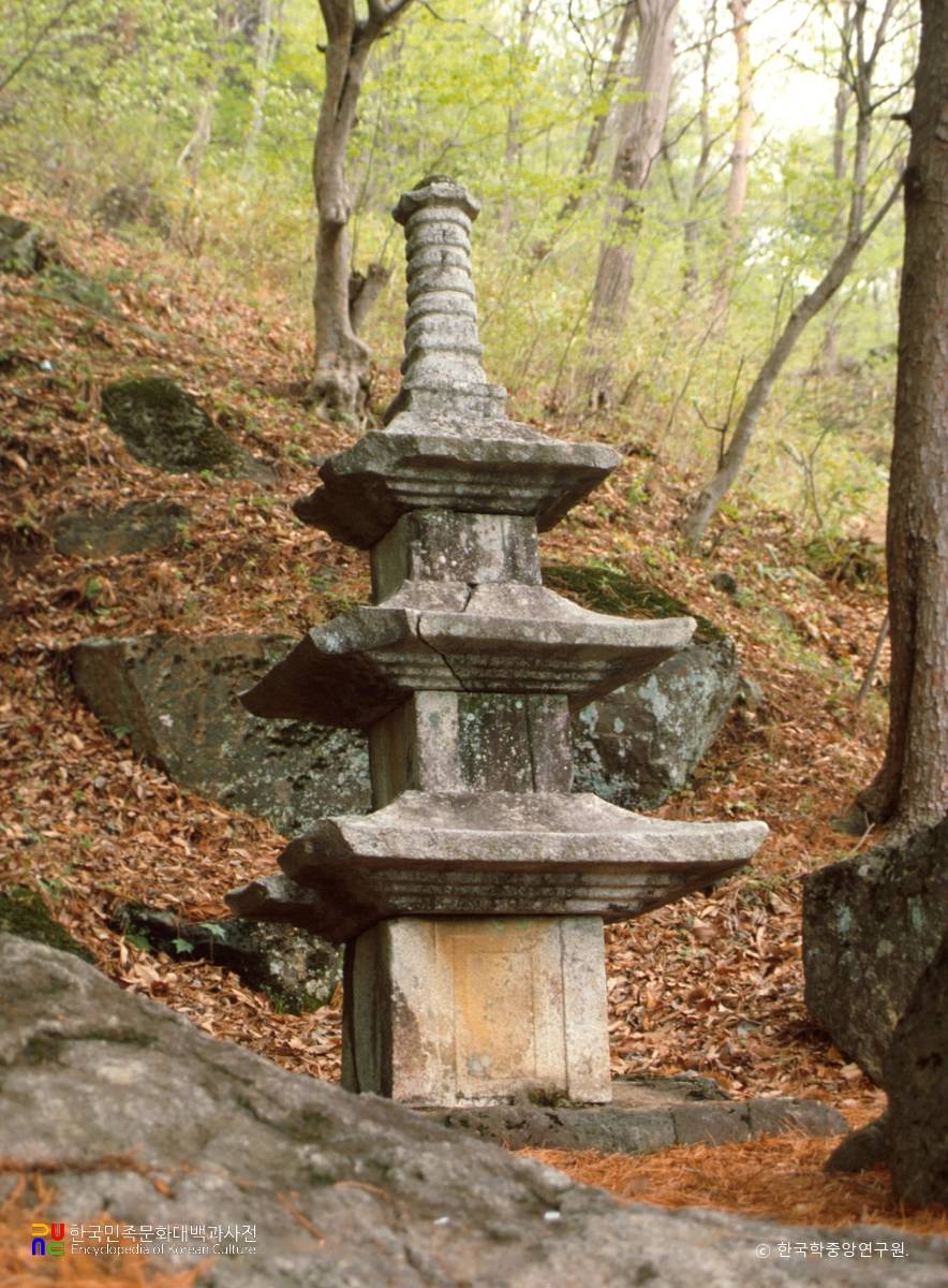 함양 금대사 삼층석탑 정측면