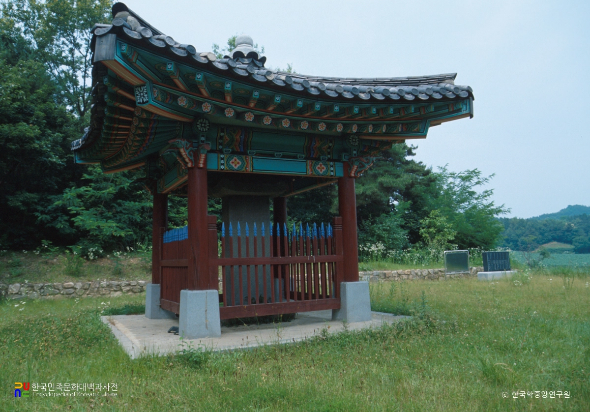 진천 남지 묘소 및 신도비 / 비각
