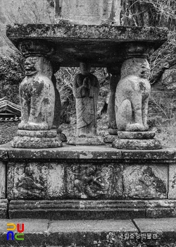 구례 화엄사 사사자 삼층석탑 중 기단부와 탑신 정면