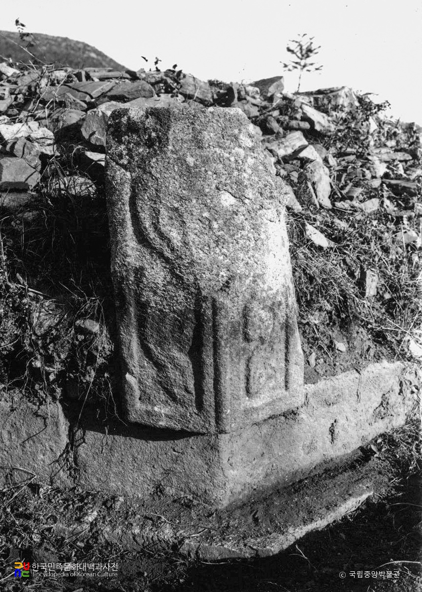 개풍 흥왕사터 중 우주석