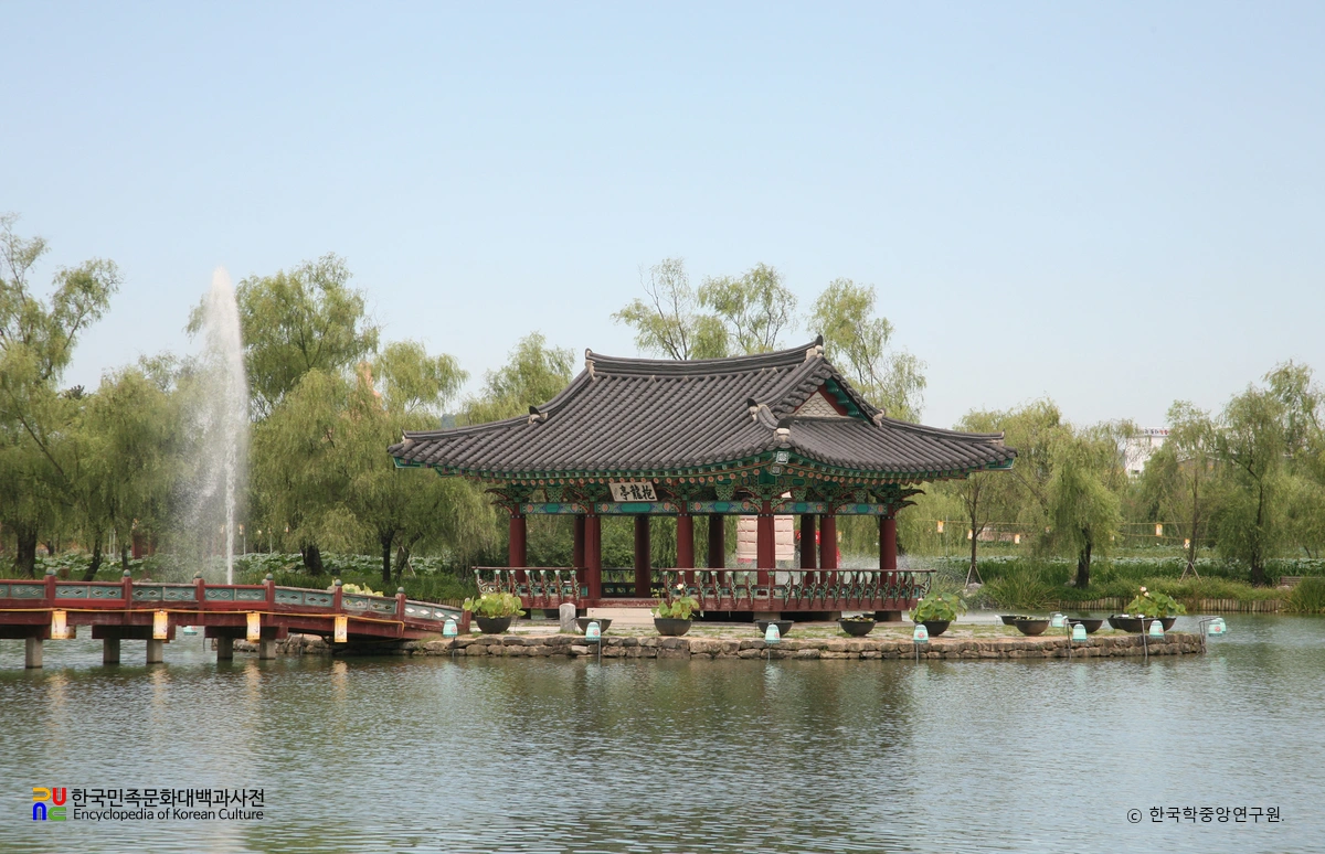 부여 궁남지 포룡정