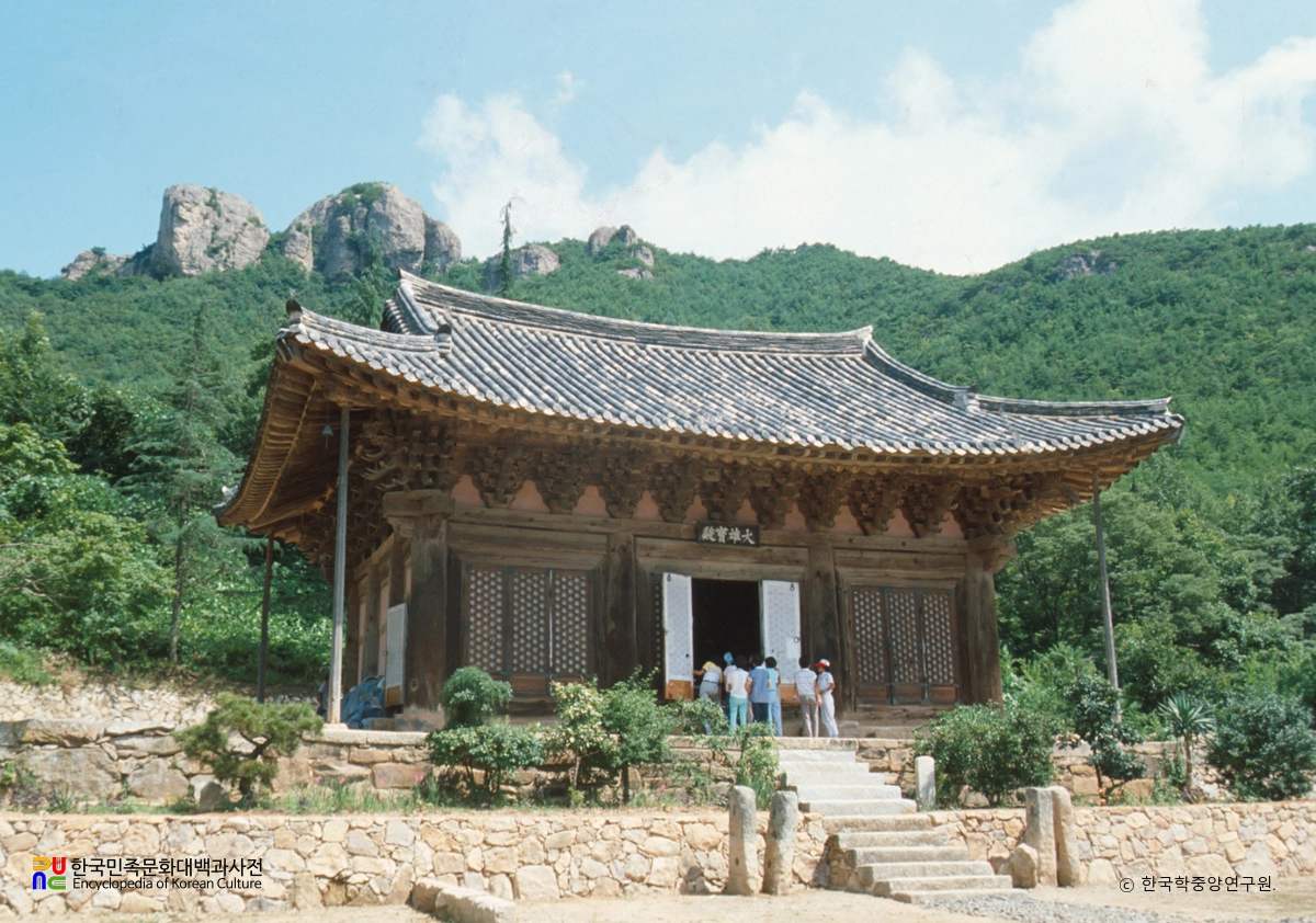 부안 개암사 대웅전 정측면