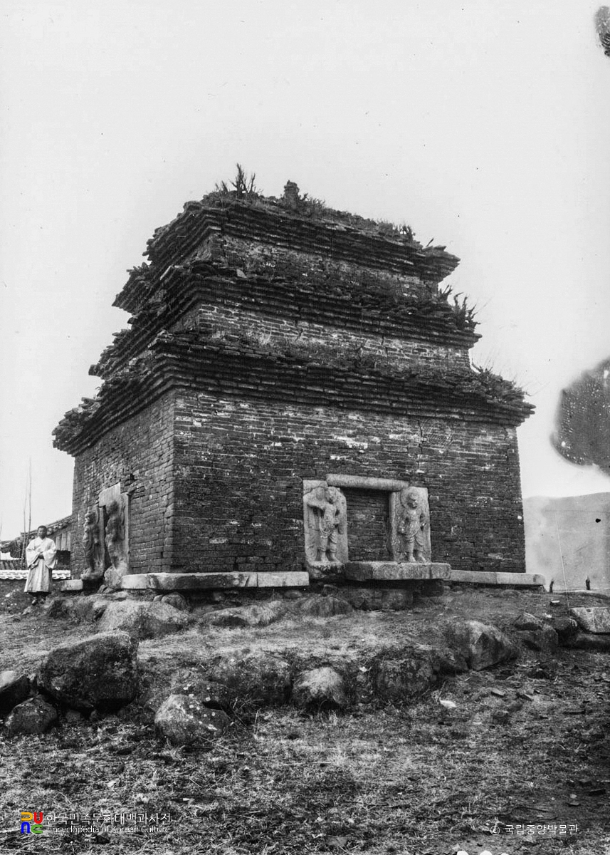 경주 분황사 모전석탑 우측면