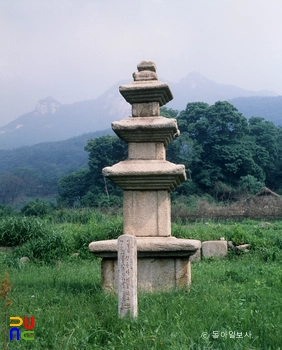 개성 영통사 동삼층석탑 정면