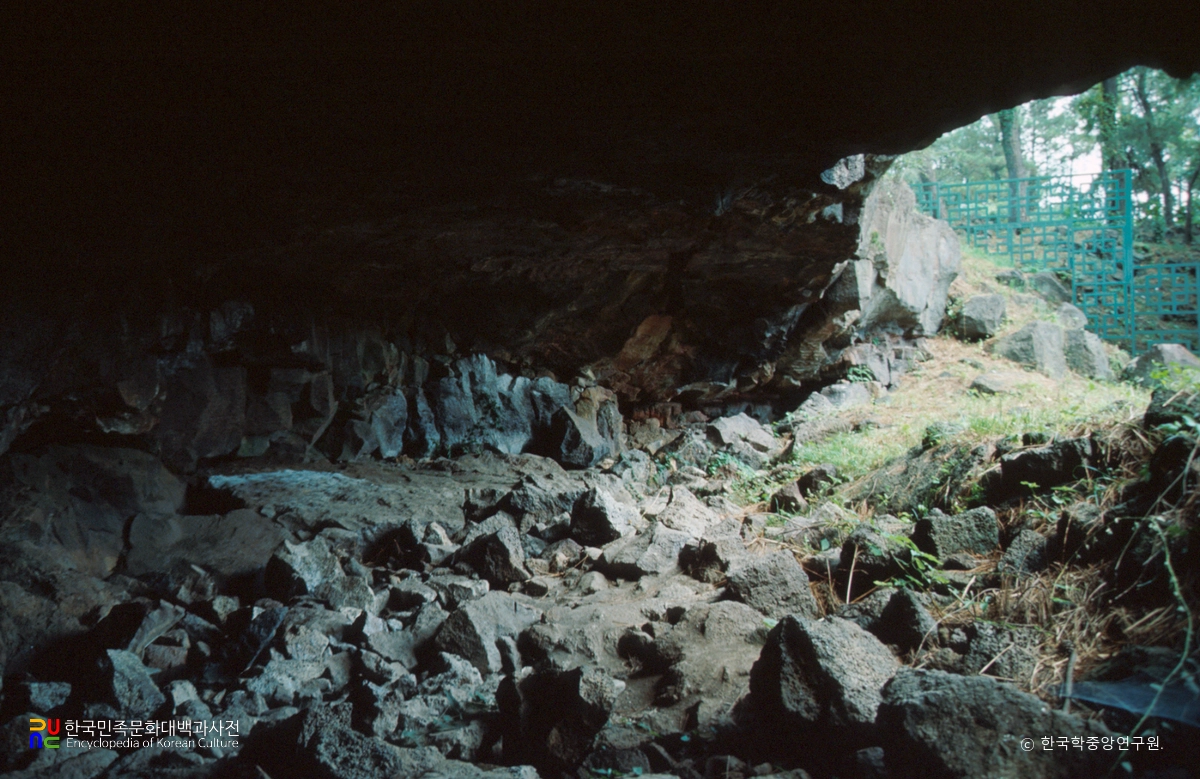 제주 북촌리 선사주거지 유적 내부