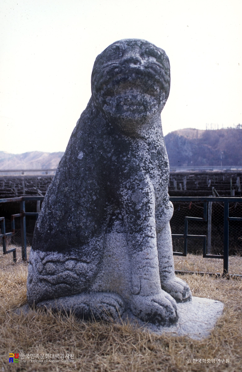 금산 천내리 용호석 중 호석 정측면