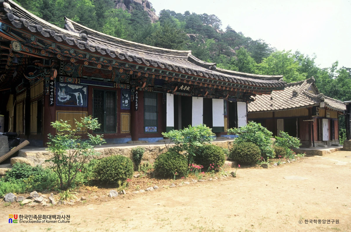 동해 관음암 정측면