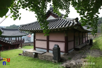 함안 칠원향교 중 명륜당 우측후면