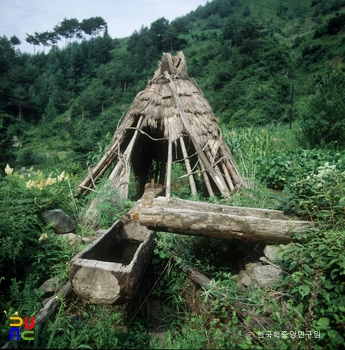 삼척 신리 소재 너와집 및 민속유물 중 통방아