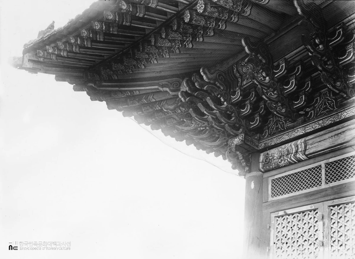 서울 경복궁 근정전 좌측 처마