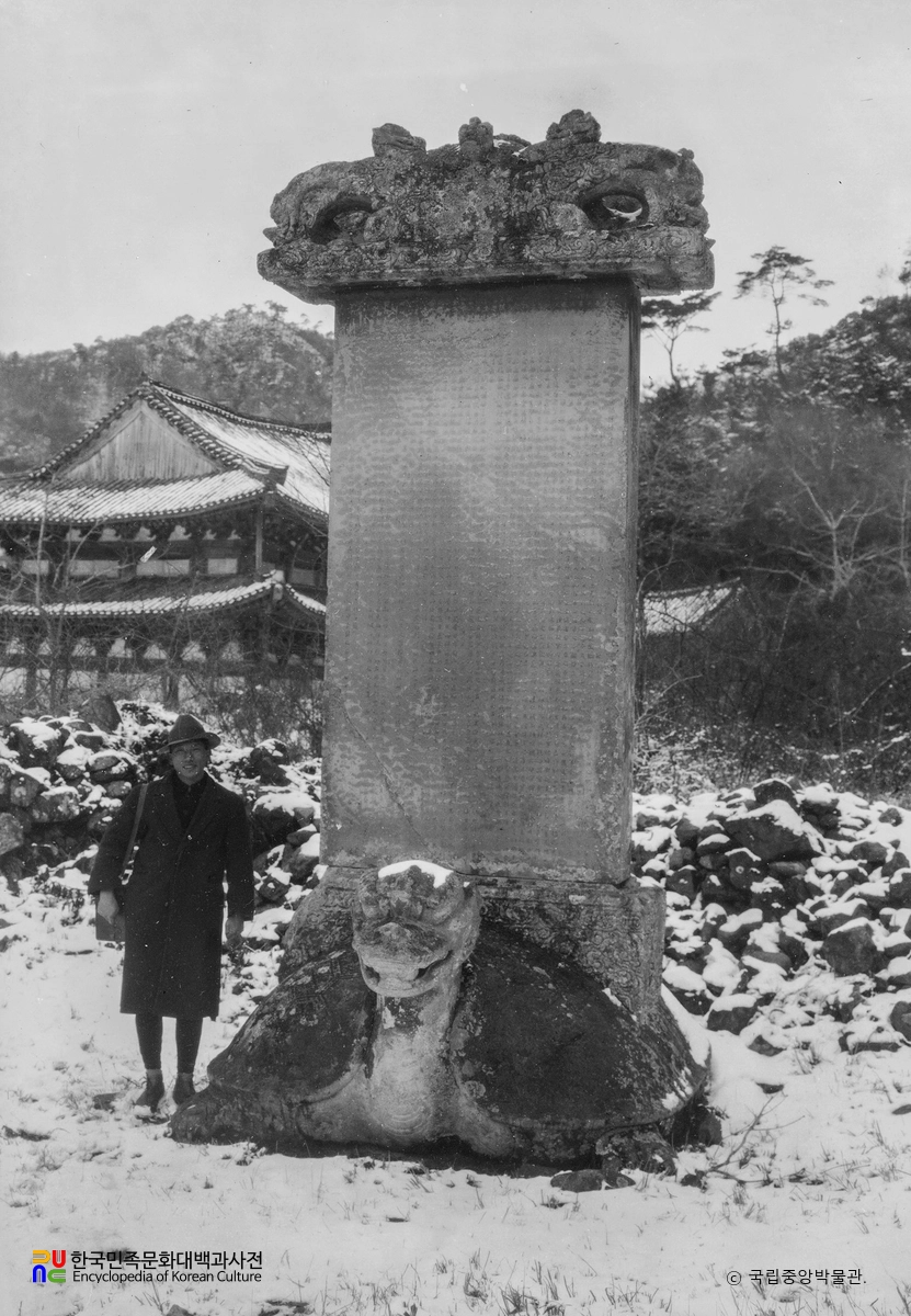 장흥 보림사 보조선사탑비 정측면