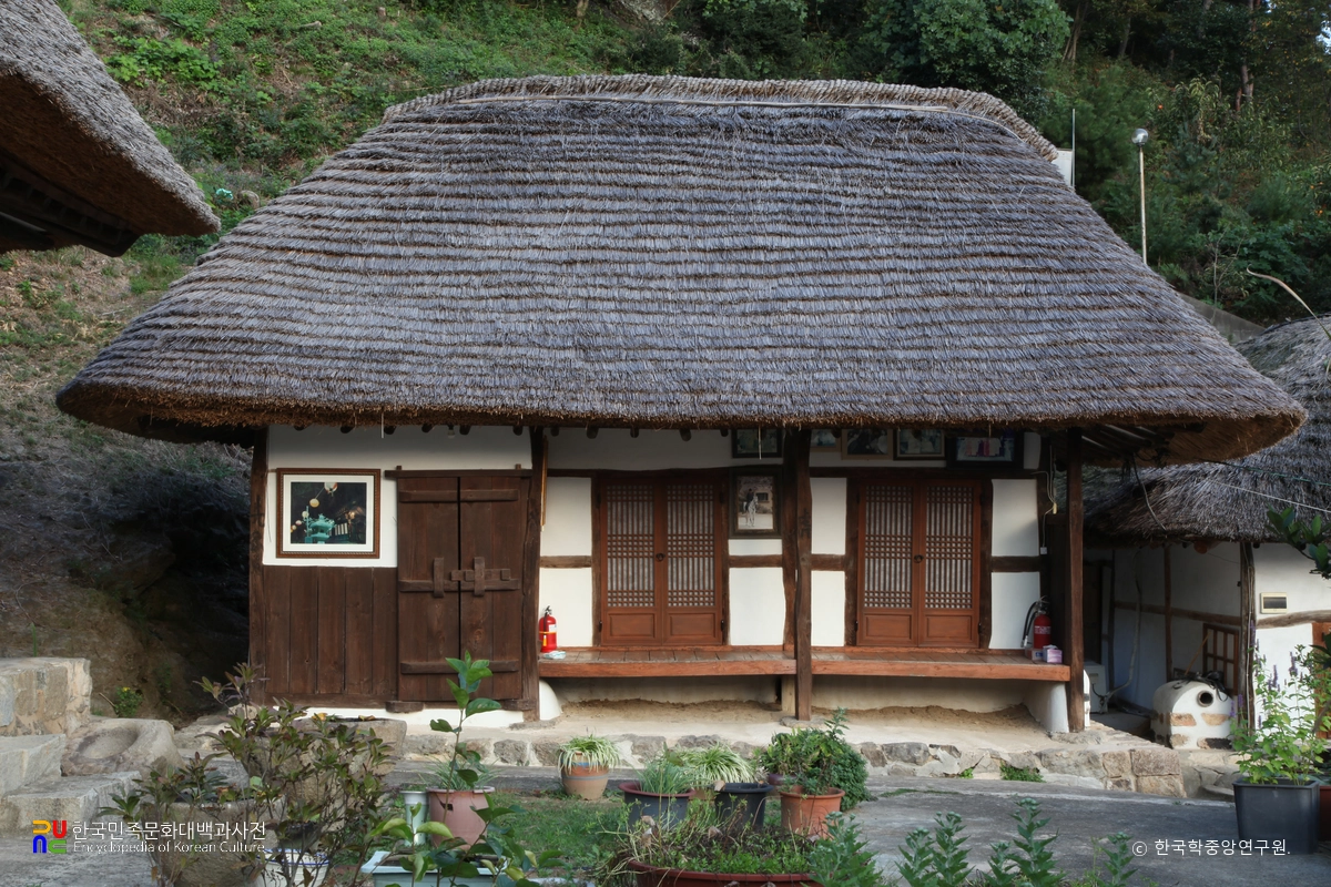 김해 장방리 갈대집 사랑채 정면