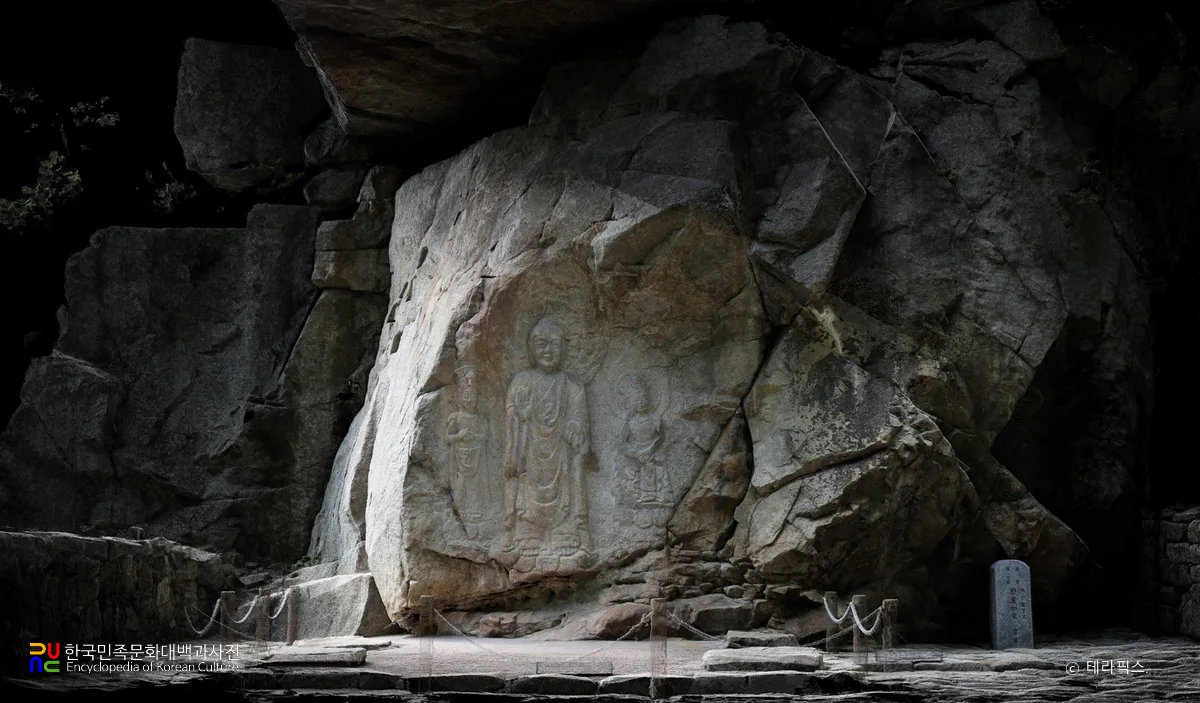 서산 용현리 마애여래삼존상