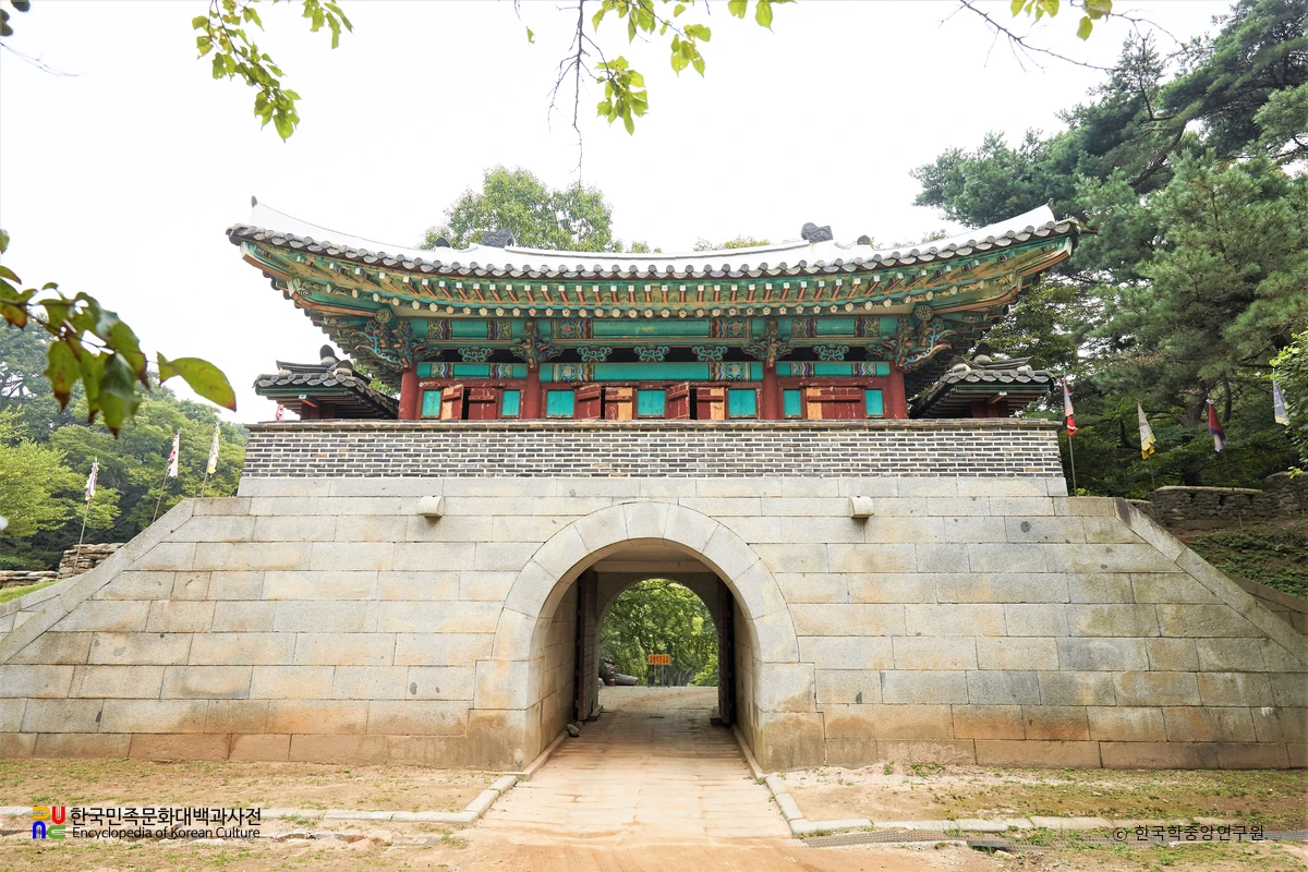 강화 삼랑성 중 남문과 종해루 후면