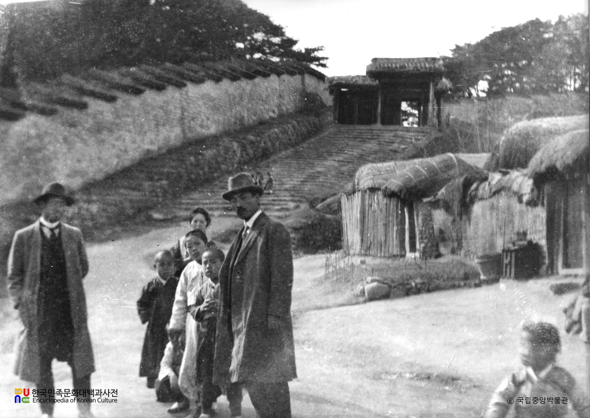 서울 경복궁 북쪽 담장