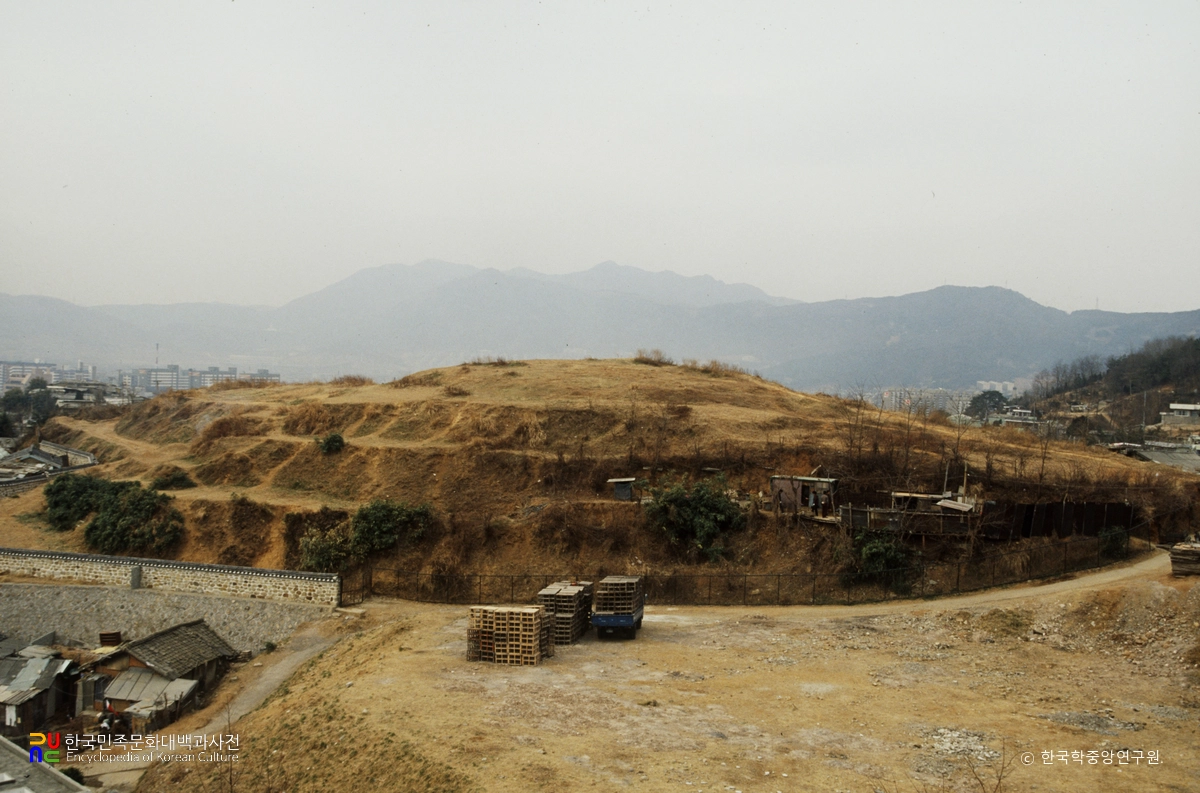 부산 복천동 고분군 전경