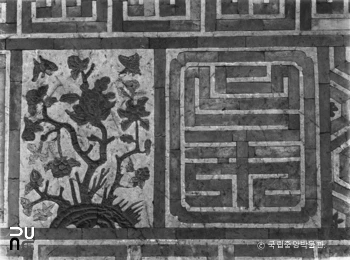 서울 경복궁 자경전 서측 꽃담의 문양