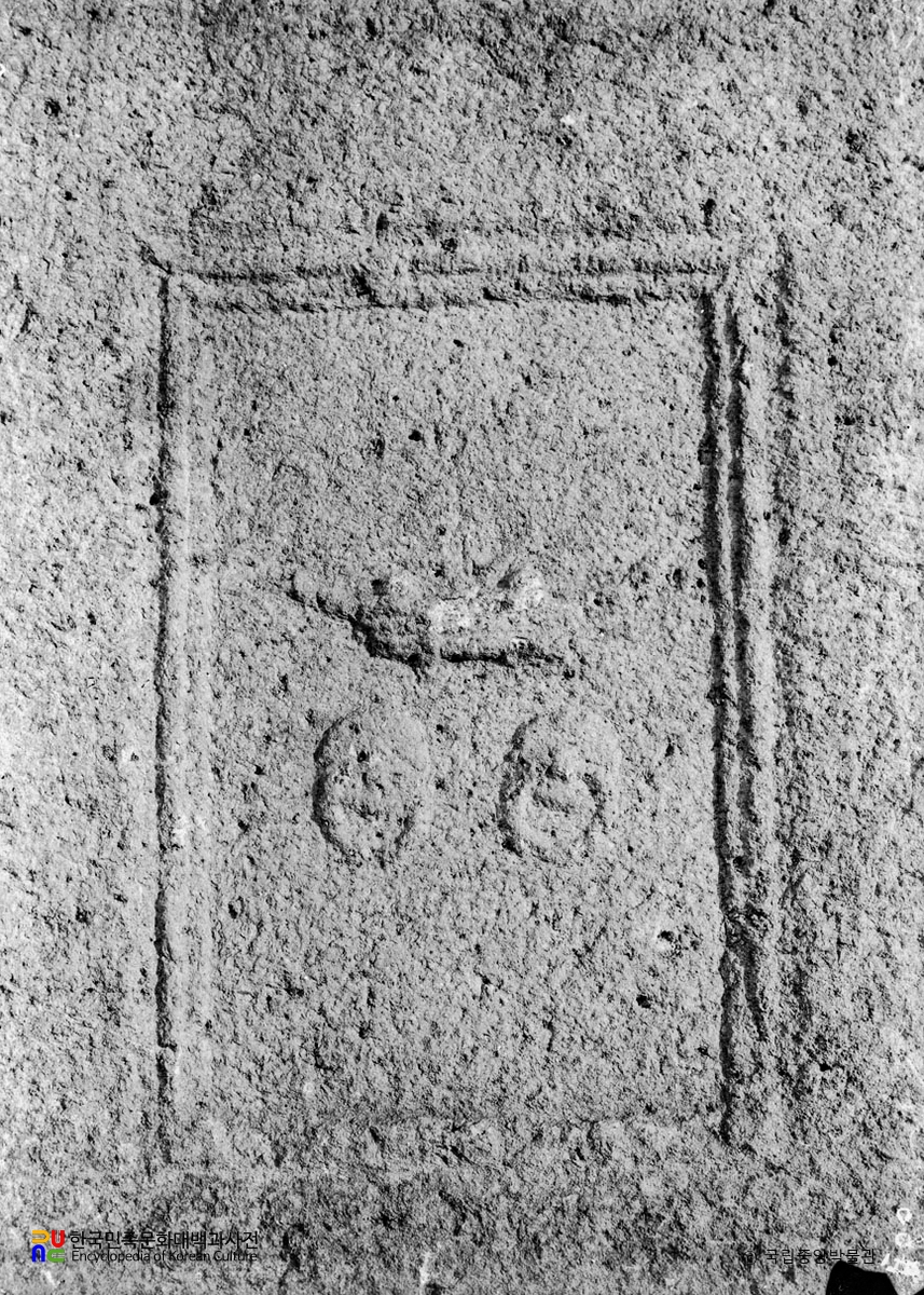 영천 신월리 삼층석탑 일층 서면